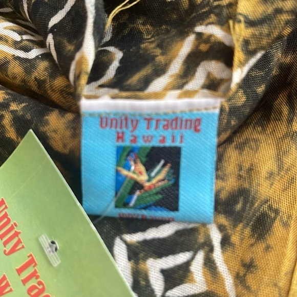 NWT gold, gray and white sarong with fringe. One size. - Picture 8 of 9